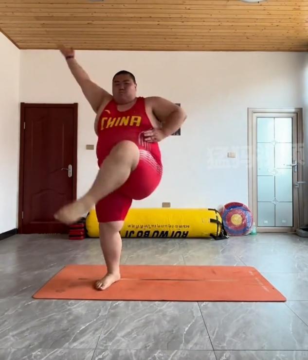 DƬ